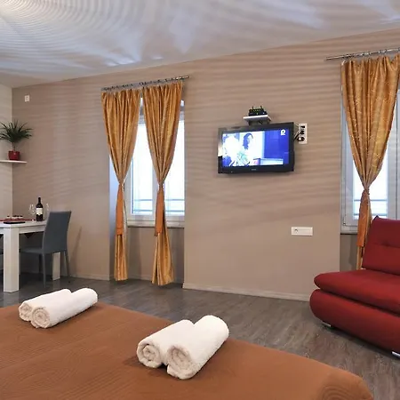 & 72 Apartment *