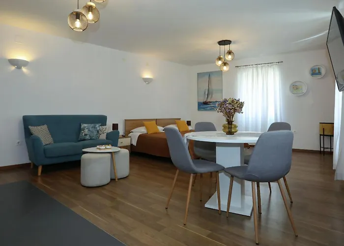 & 72 Apartament *