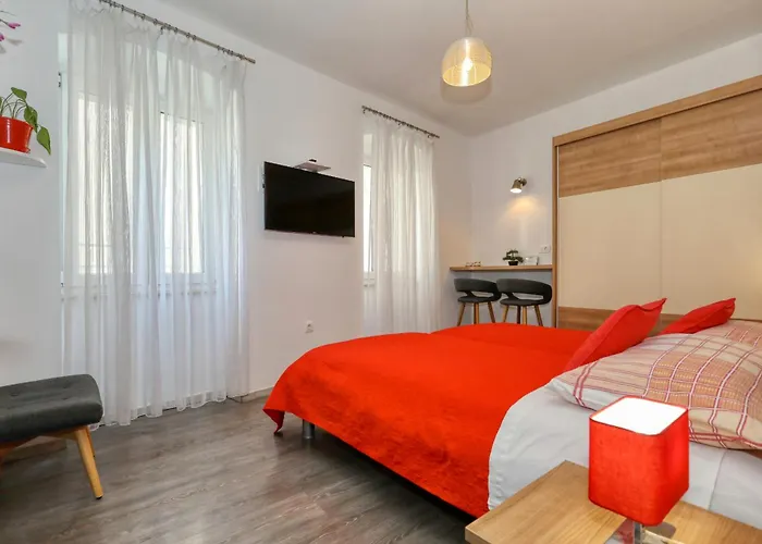 & 72 Apartament