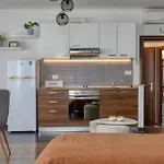 & 72 Apartment *