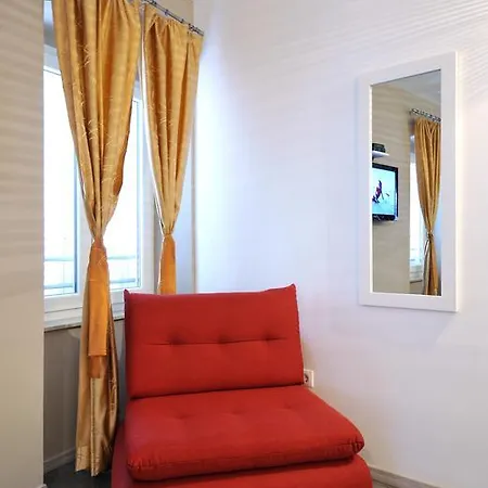 아파트 룸즈 & 아파트먼츠 72 *