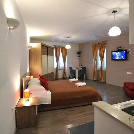 아파트 룸즈 & 아파트먼츠 72 *