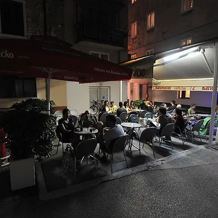 룸즈 & 아파트먼츠 72 아파트